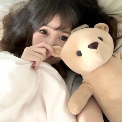落在她身边
